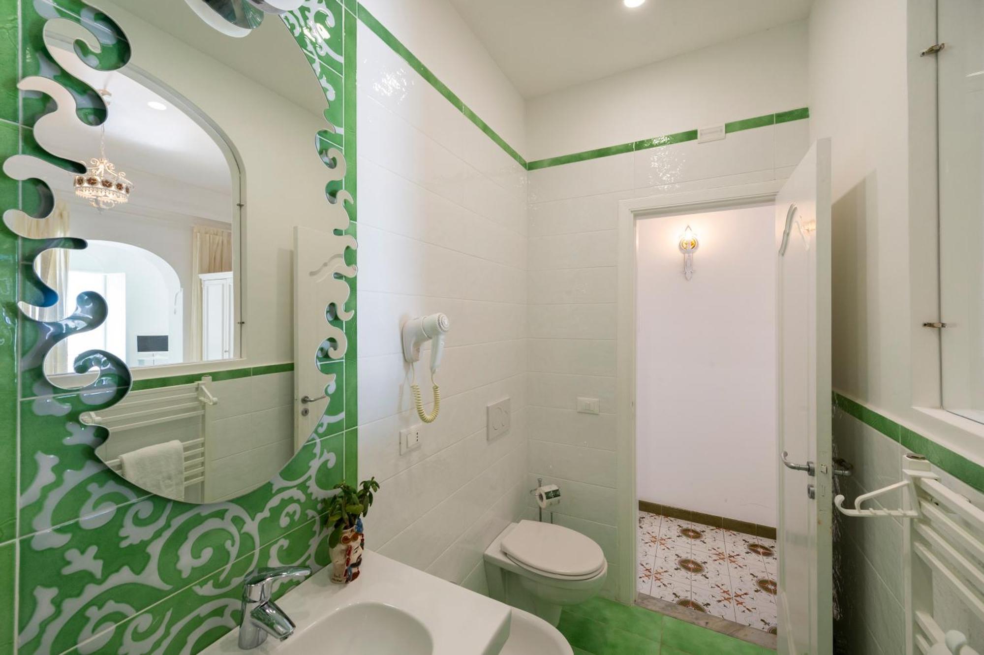 Quarto Grande com Cama de Casal ou 2 de Solteiro