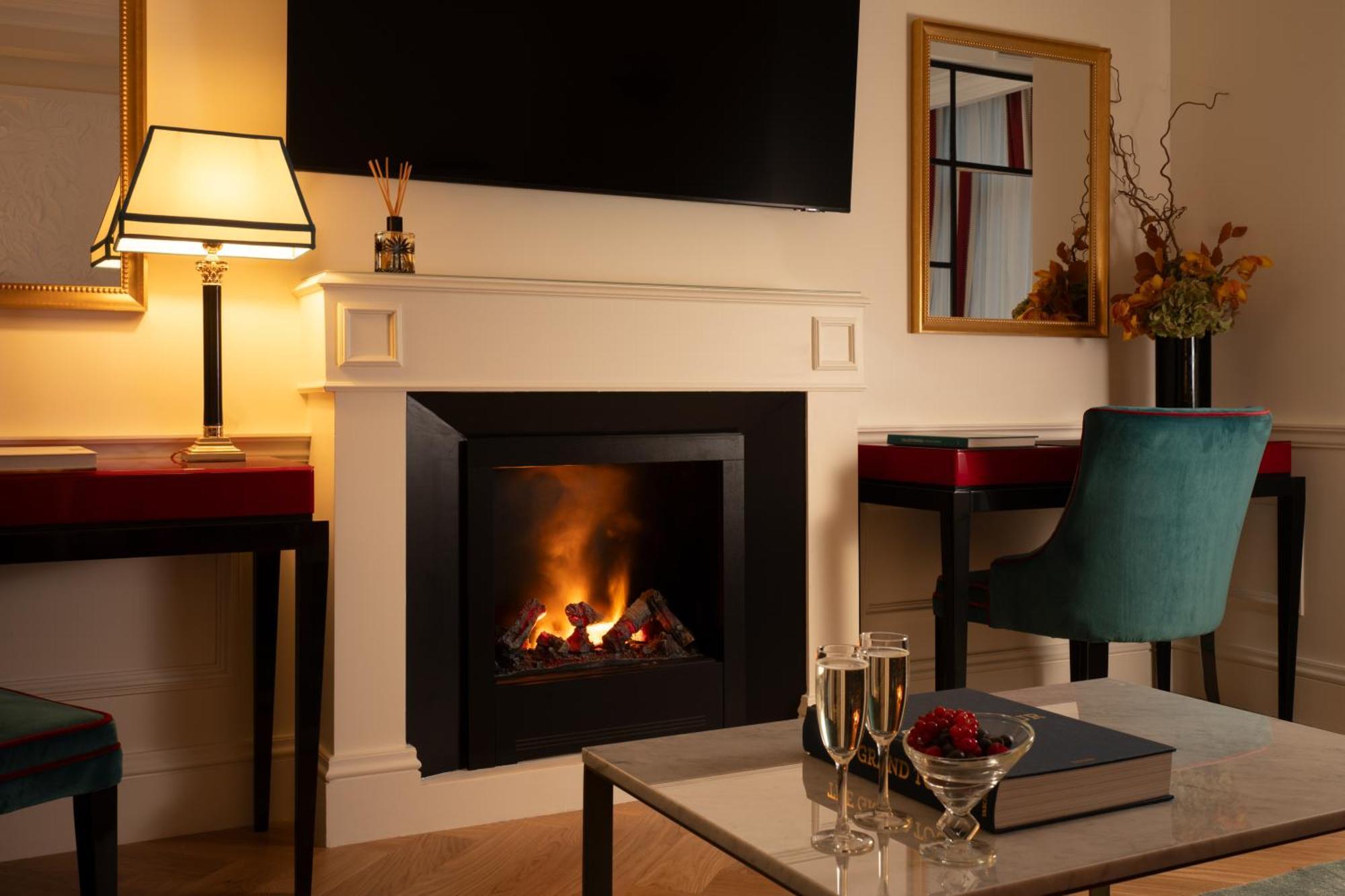 Romantic Junior Suite,1533252955:JPEG