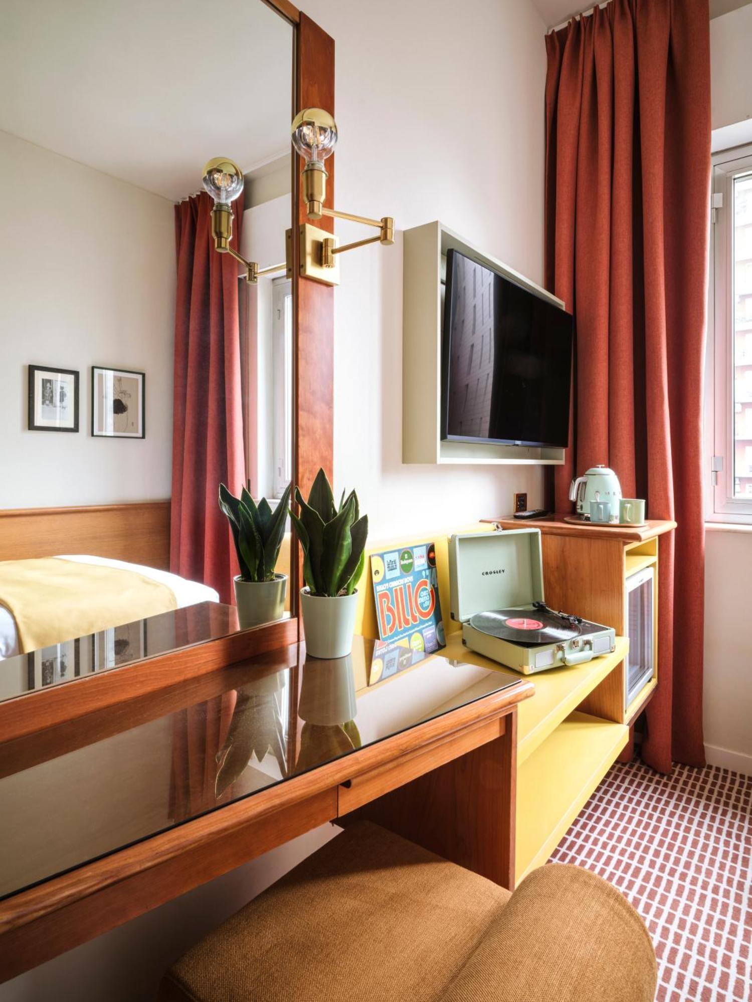 Double Room French Bed