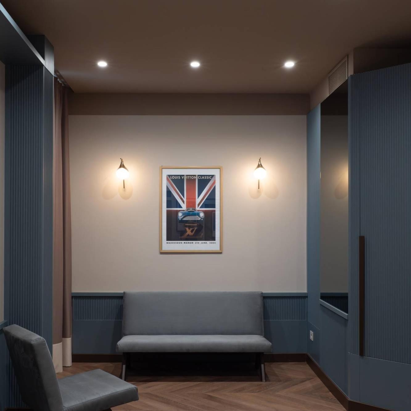 Suite with King Bed - Non-Smoking