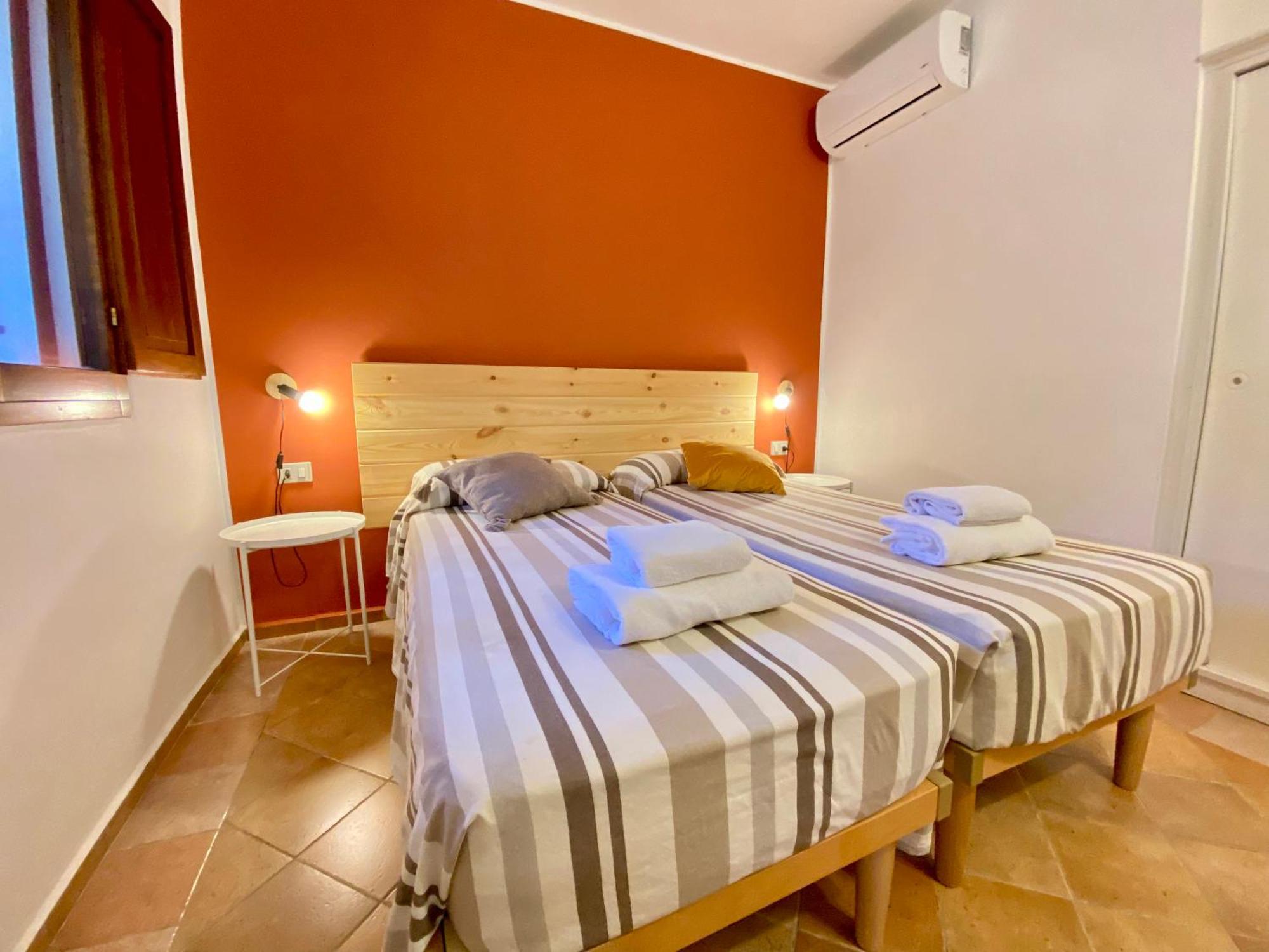 Two-Bedroom Apartment with Balcony,1536405376:JPEG