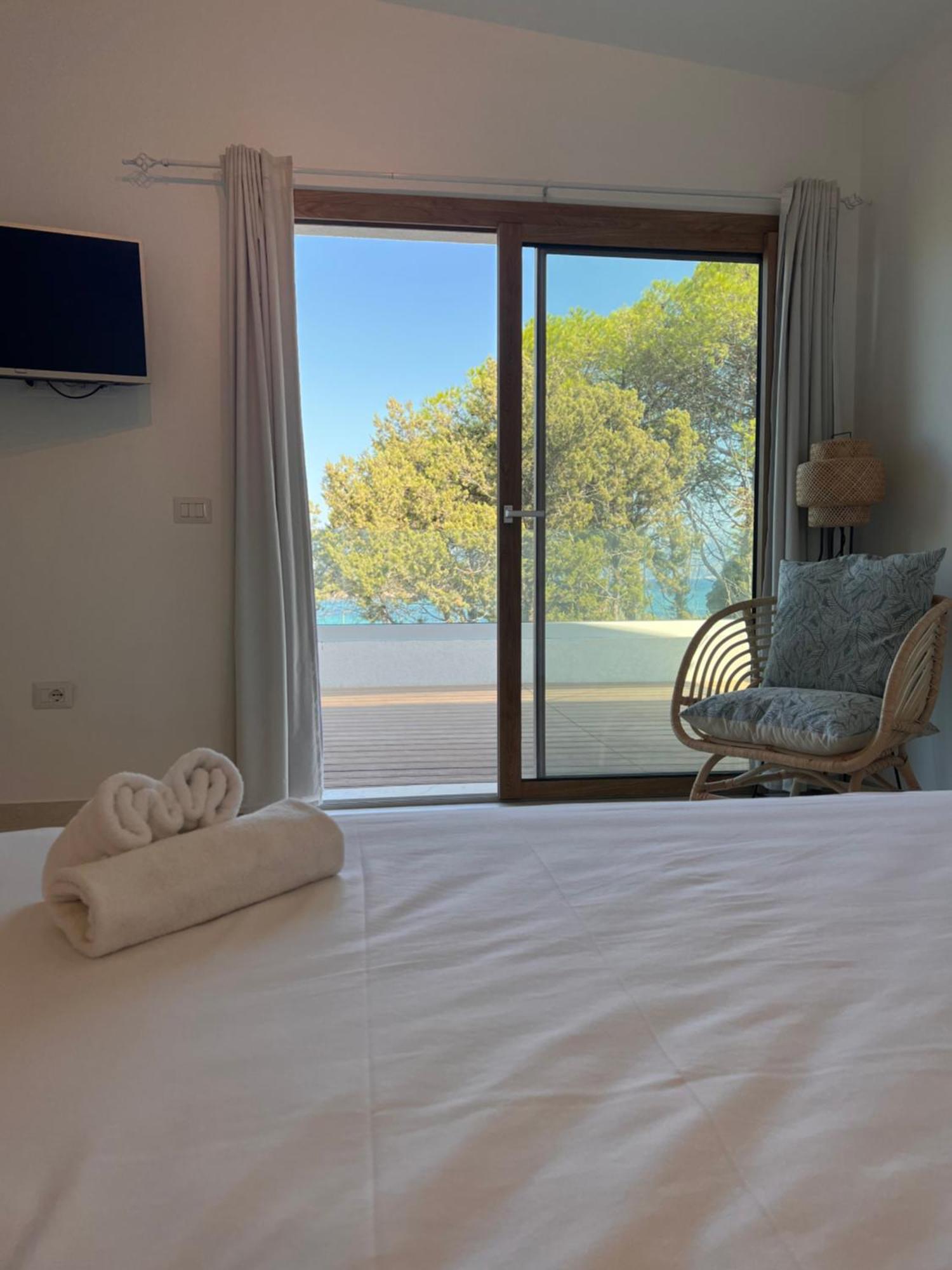 Deluxe Double Room with Side Sea View