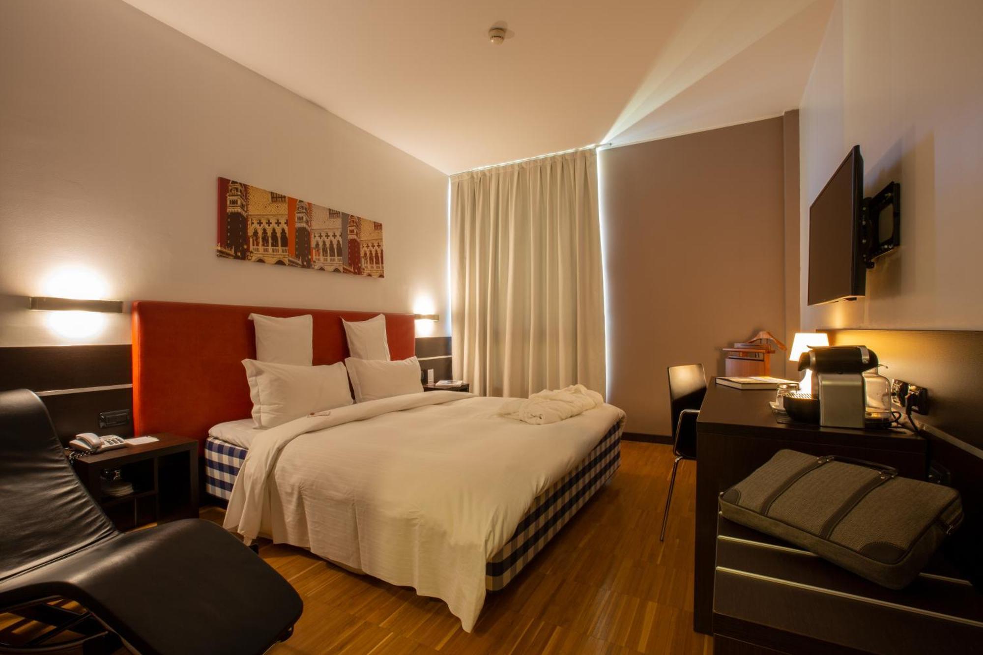 Executive Double or Twin Room,1538587426:JPEG