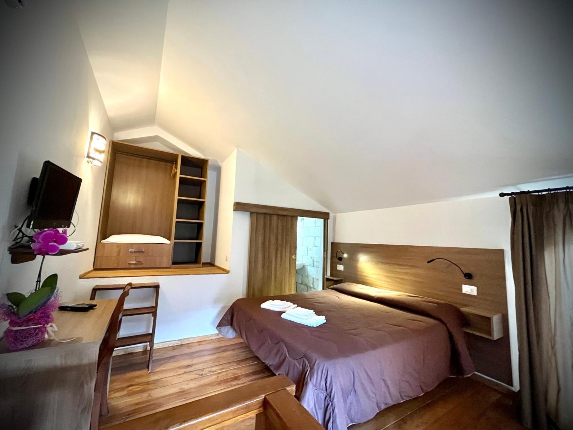 Triple Room with Terrace