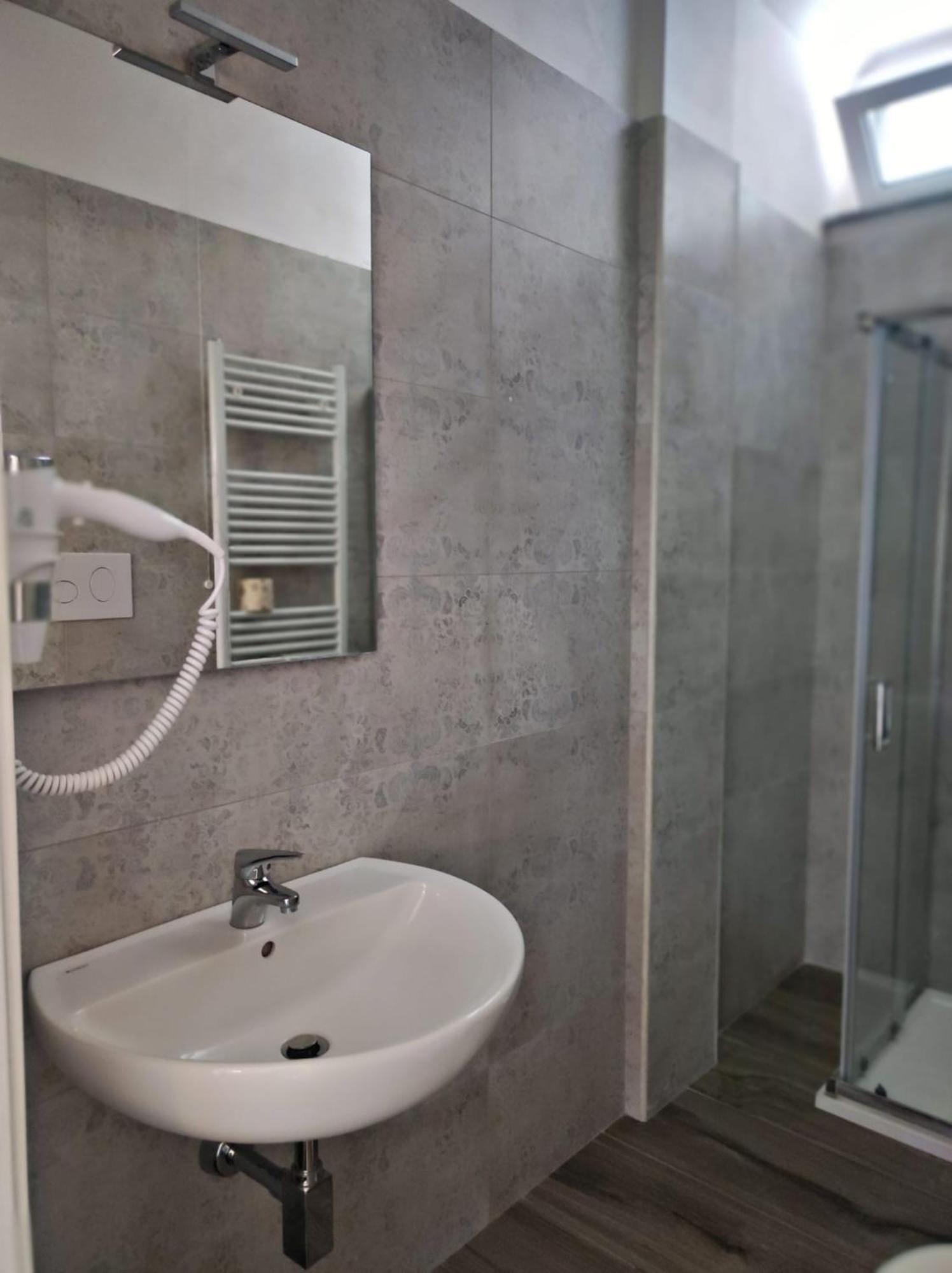Double Room,1544472331:JPEG