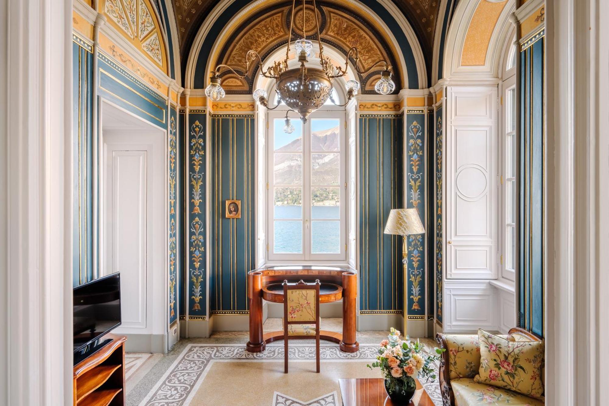 W.Churchill Suite Lake View