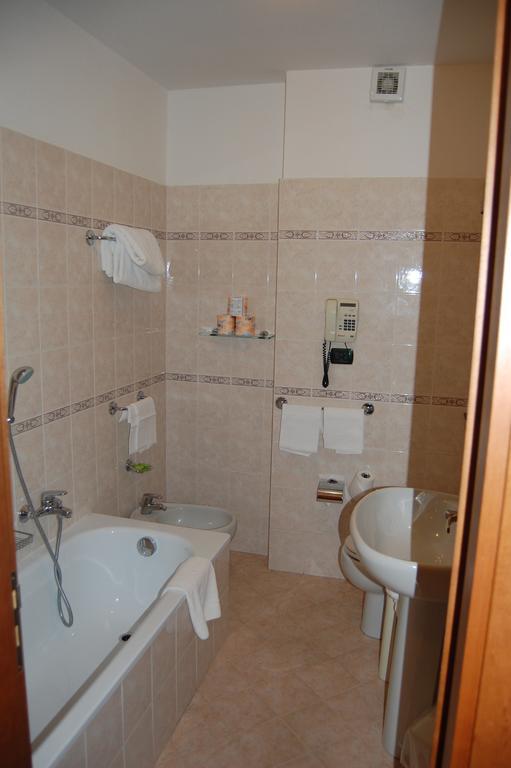 Standard Double or Twin Room,154509788:JPEG