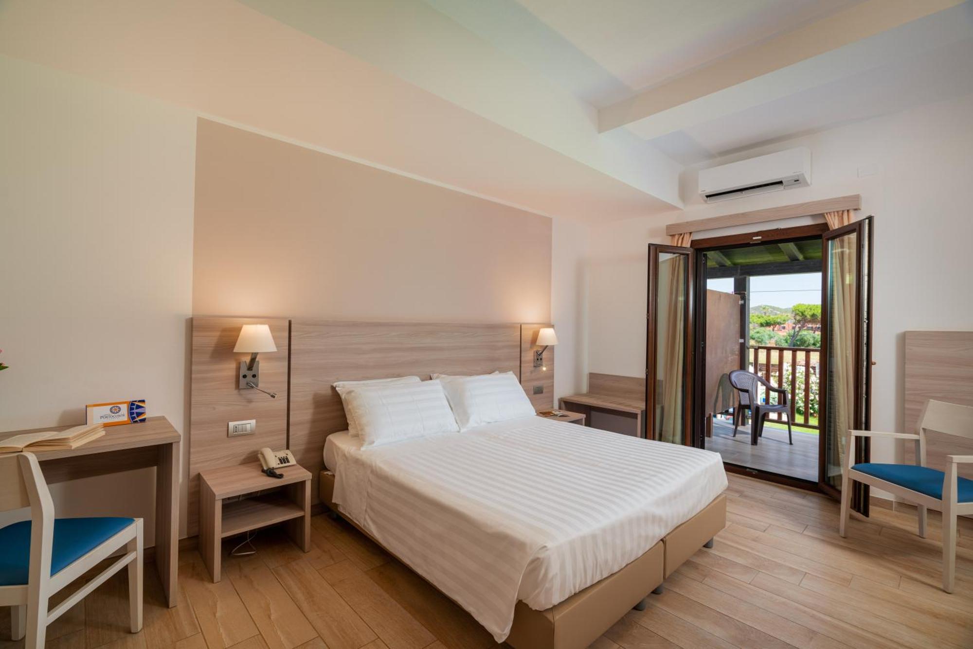 Junior Suite with Lateral Sea View