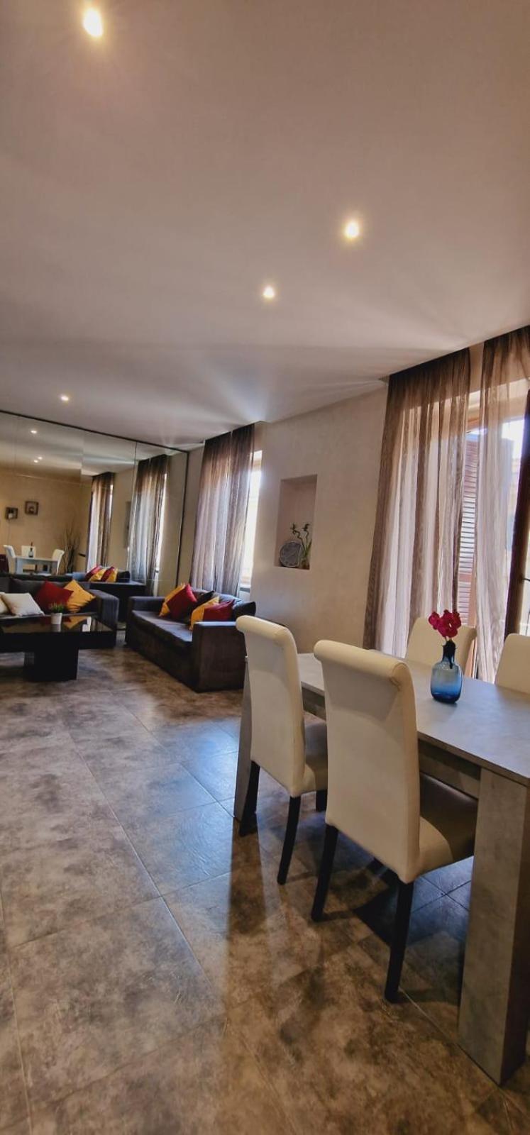 Apartament rodzinny z 2 sypialniami i widokiem na okolicę