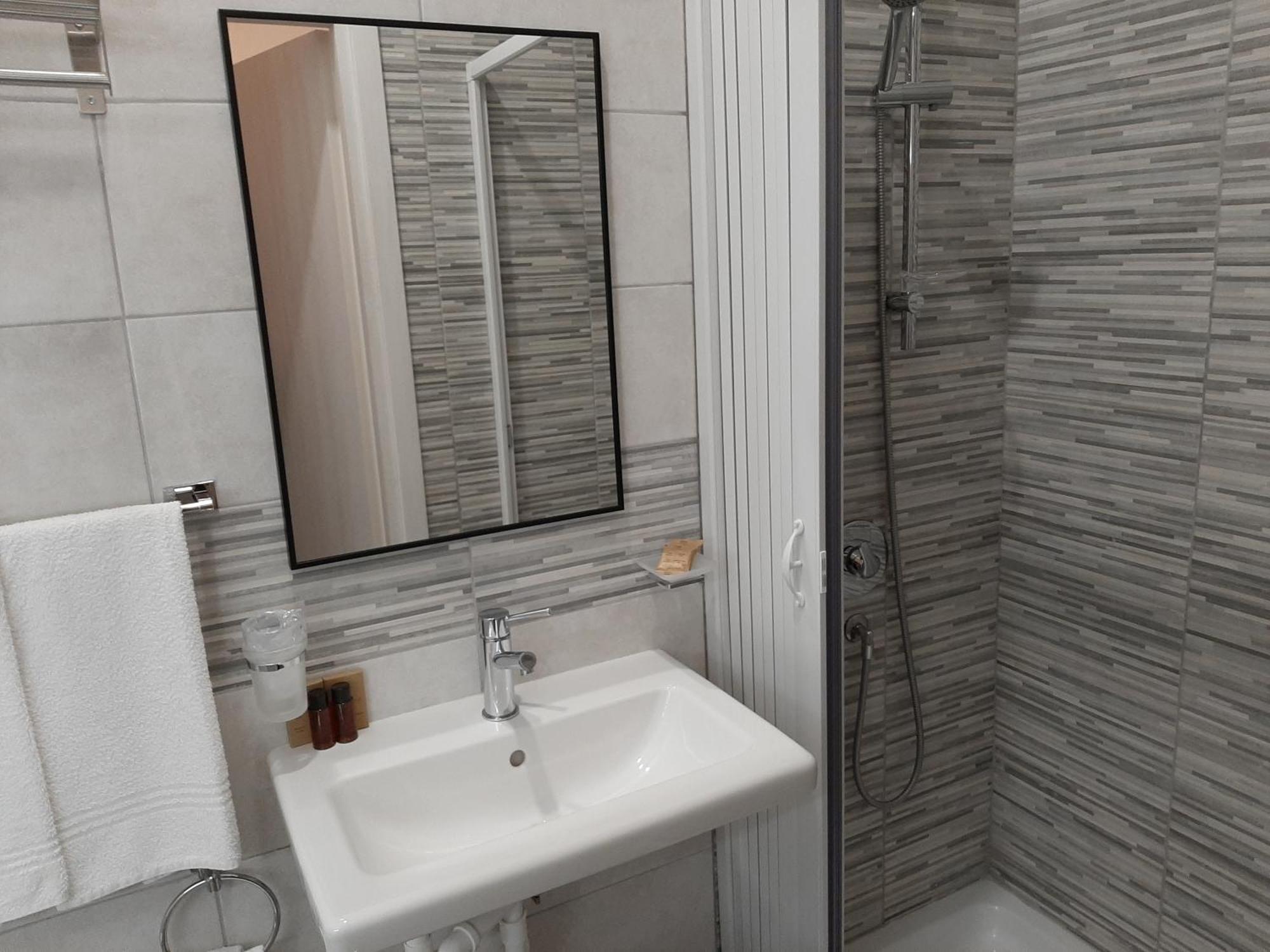 Quarto Standard com Cama de Casal ou 2 de Solteiro