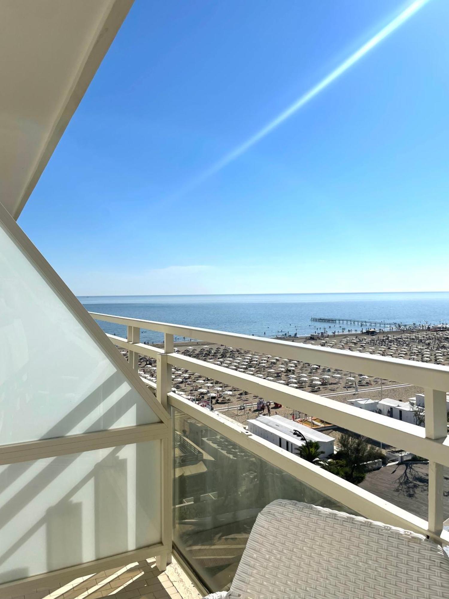 Lateral sea view Classic Double Room Balcony pool access,65932219:JPEG
