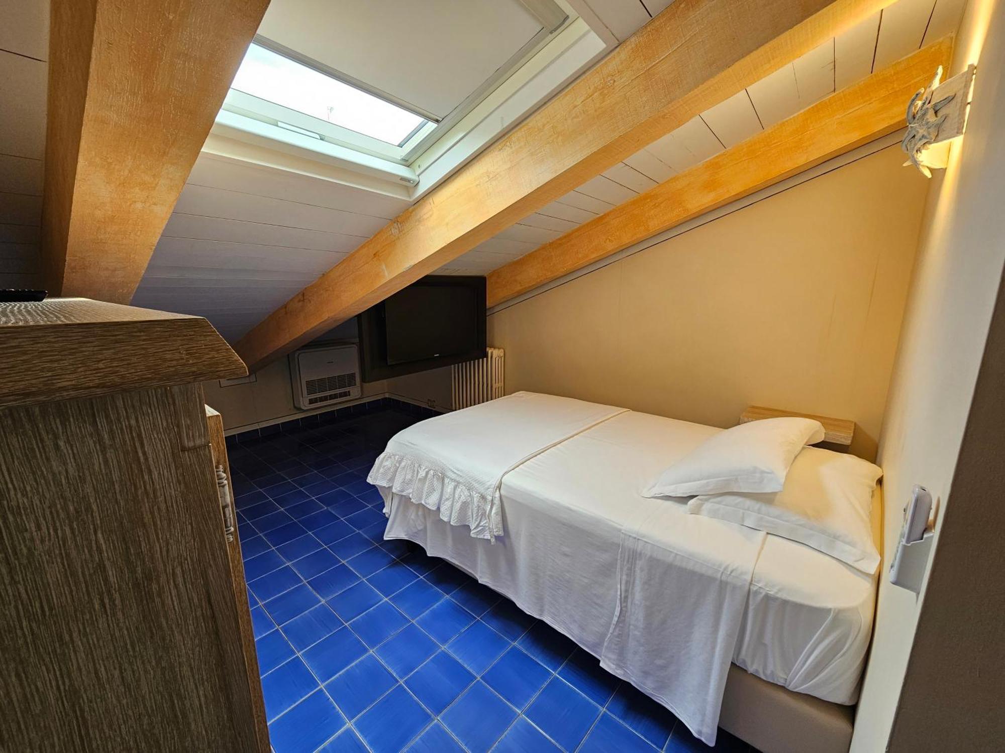 Single Room,1547405338:JPEG