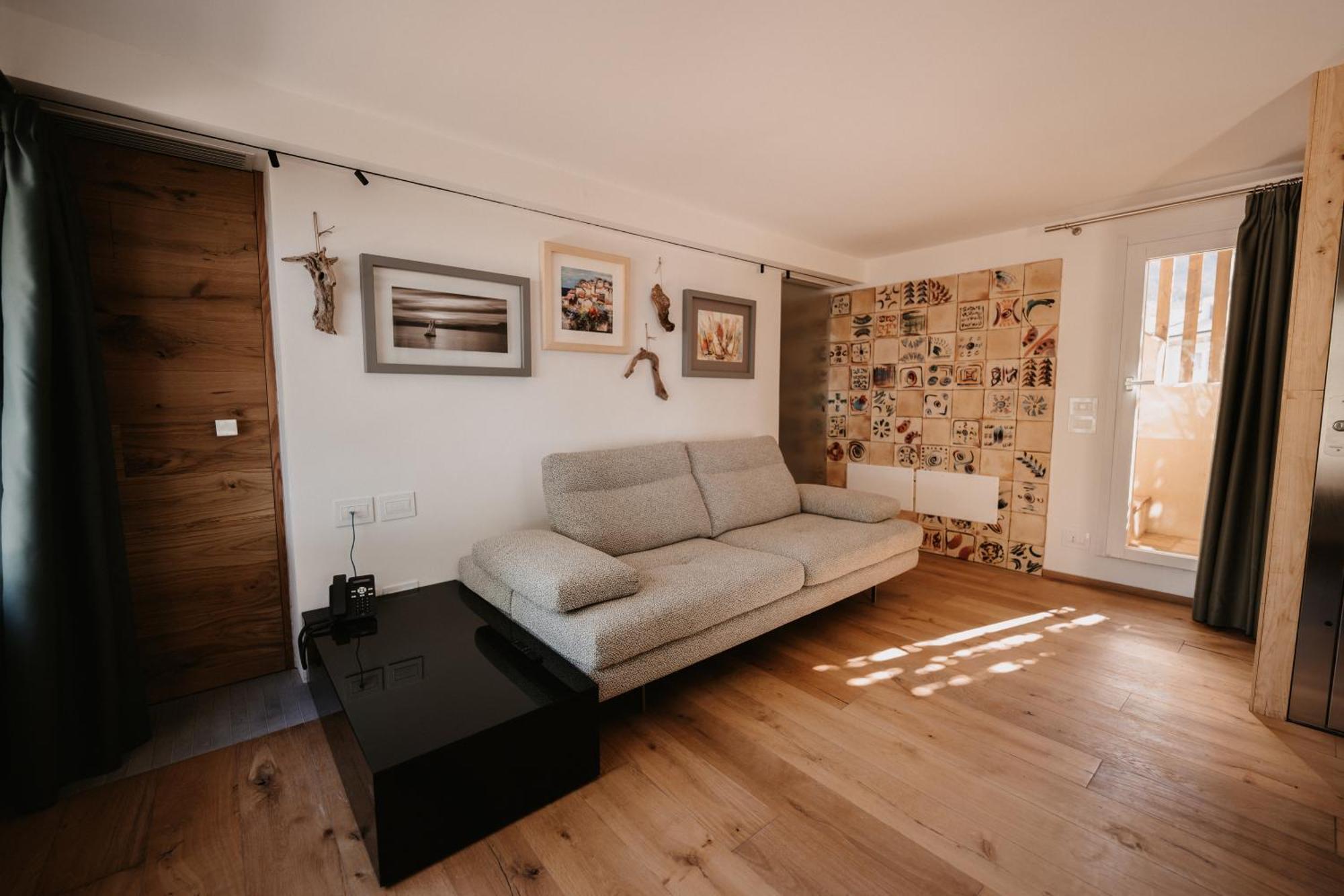 Deluxe Suite with Sea View