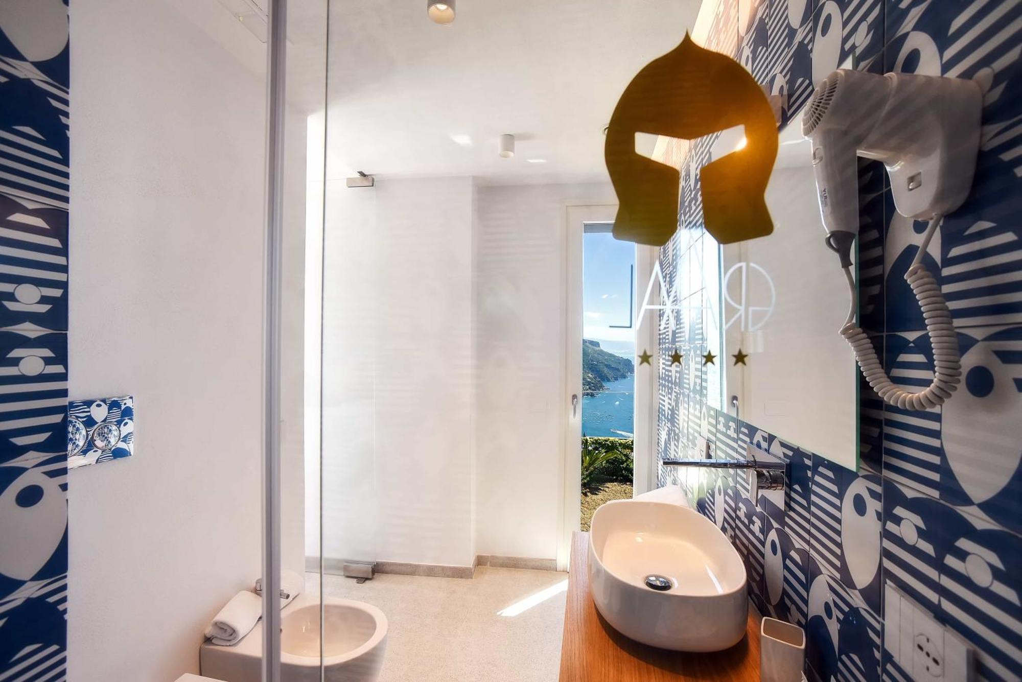 Deluxe Double Room with Balcony and Sea View