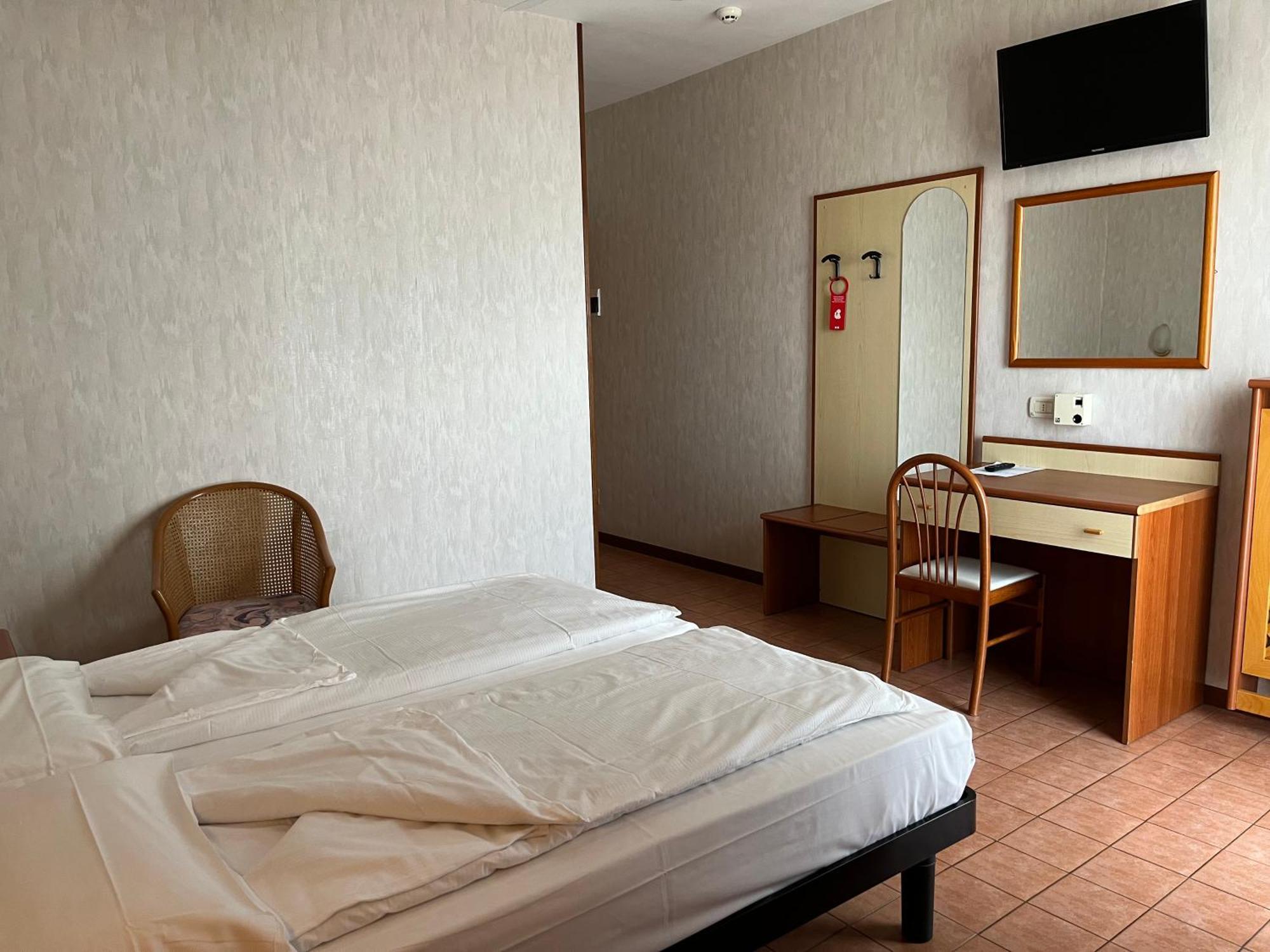 Twin Room Private Bathroom
