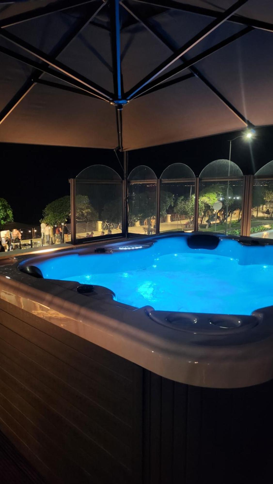 Deluxe Suite with Spa Bath,1552807687:JPEG