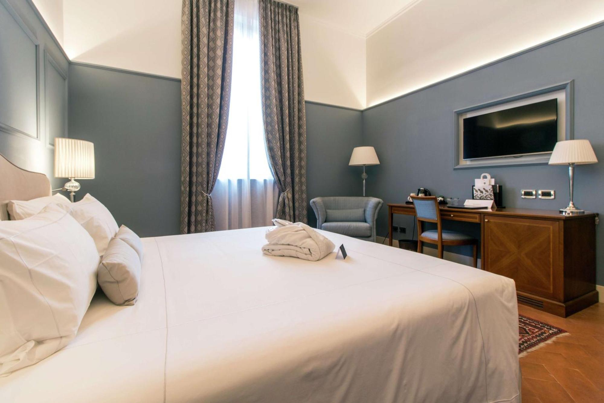 Superior King Room,1552470469:JPEG