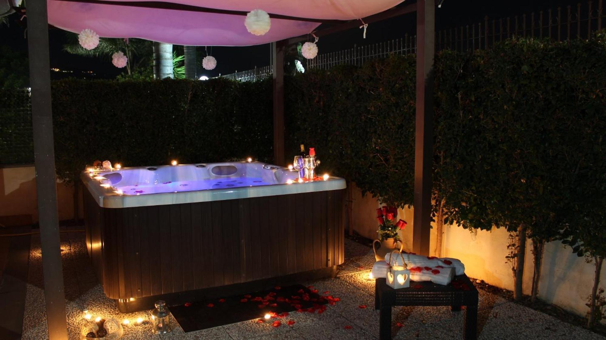 One-Bedroom Apartment Spa Bath,812404863:JPEG