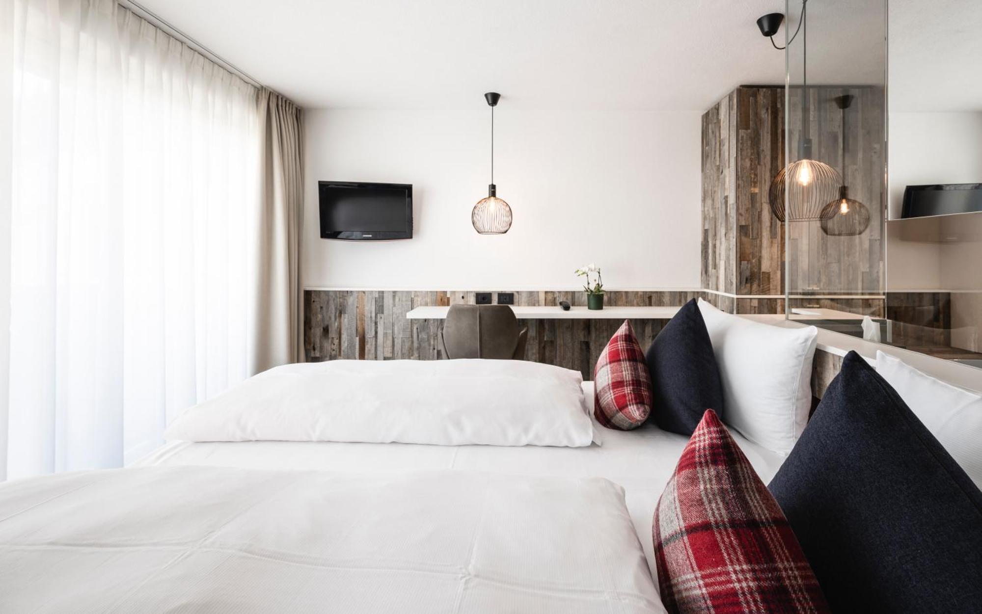 Double Room,1554878092:JPEG