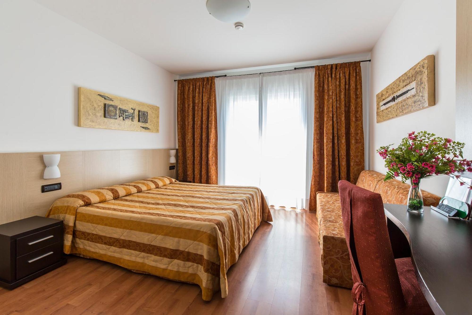 Double Room,1555023031:JPEG