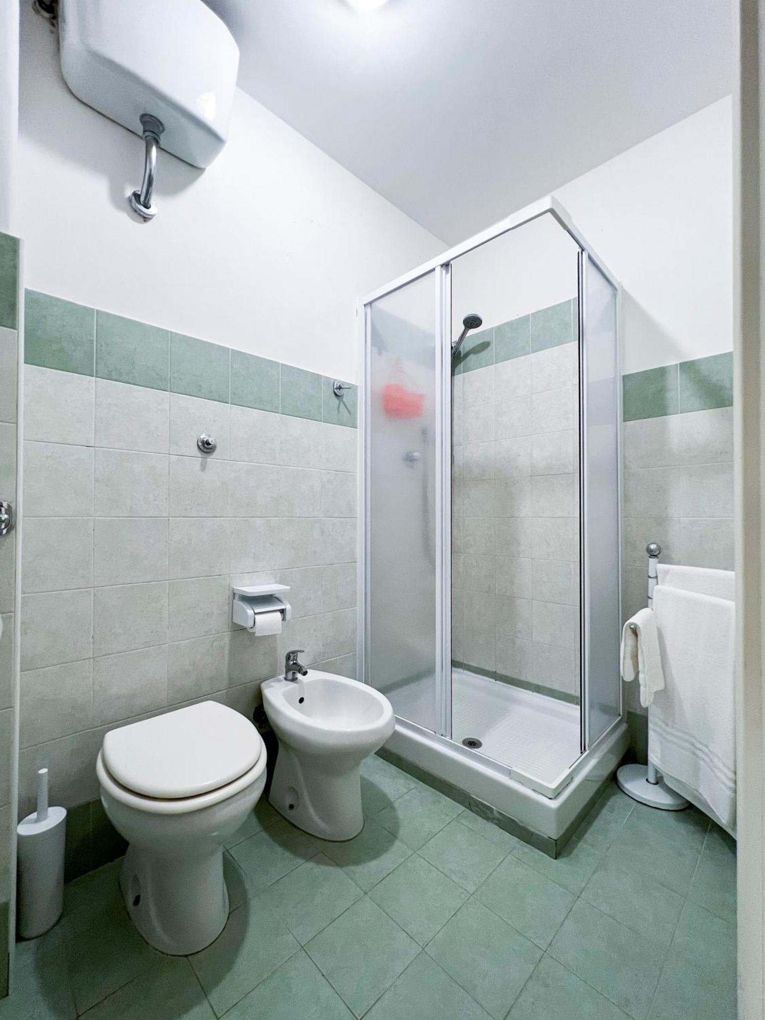 Twin Room with Private External Bathroom