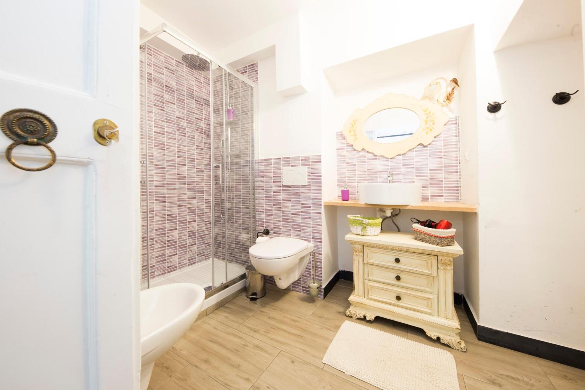Double Room Private External Bathroom,1556842303:JPEG