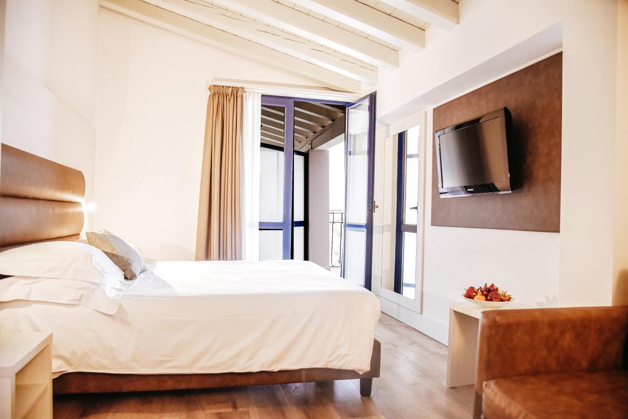 Superior Double Room with partial Lake View