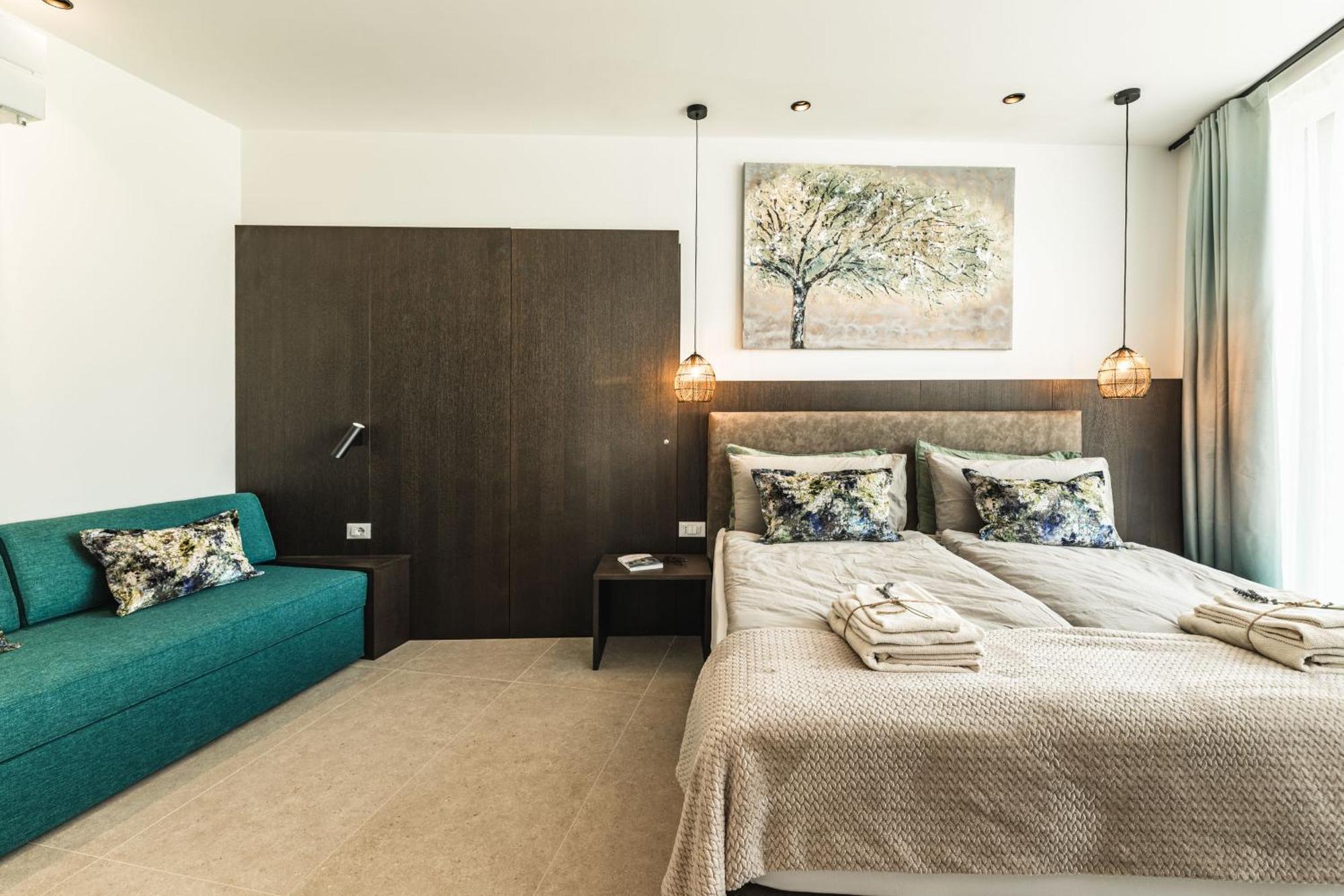 Two-Bedroom Apartment Lake View,1663823982:JPEG