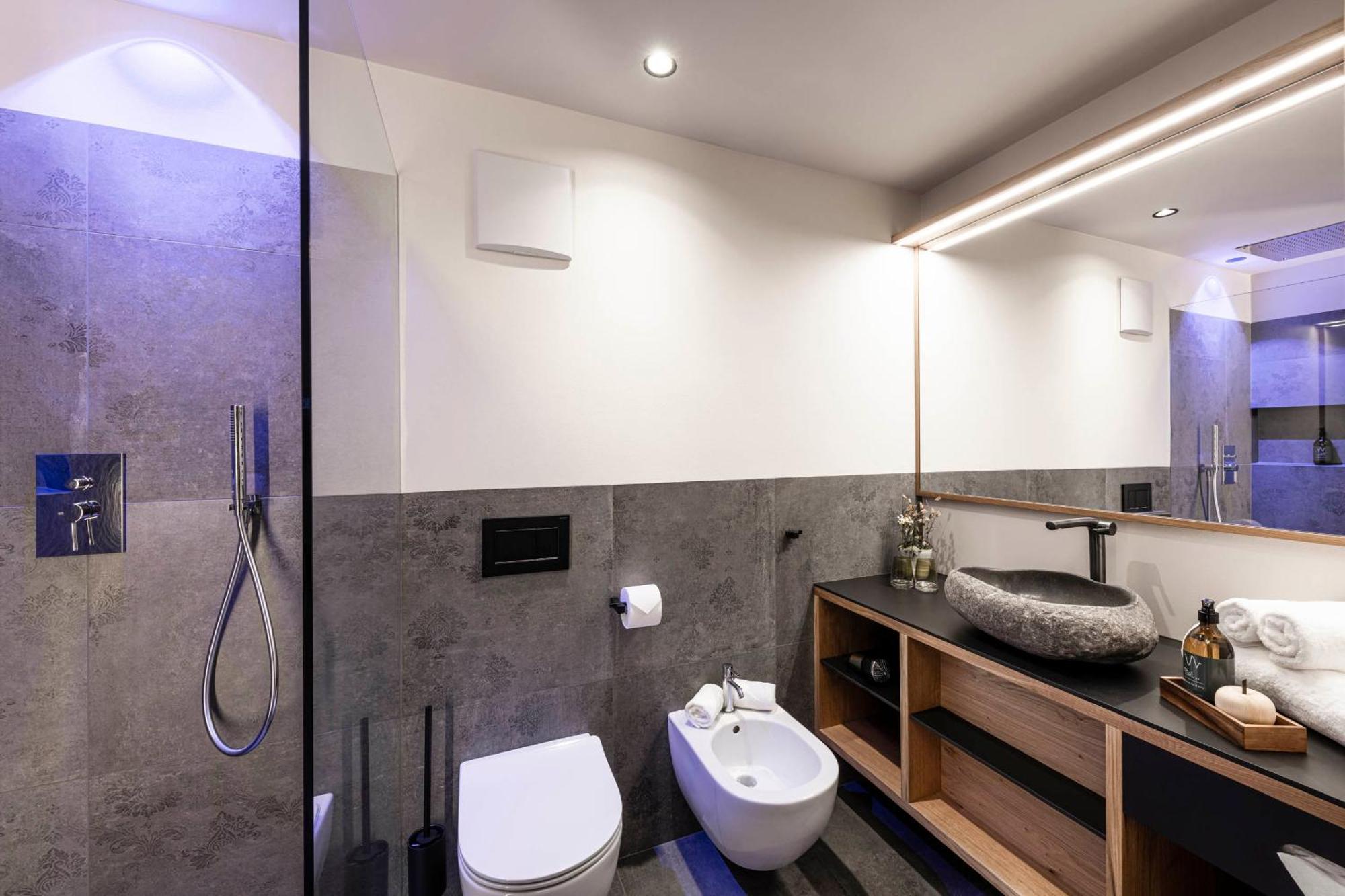 One-Bedroom Apartment,1479998711:JPEG