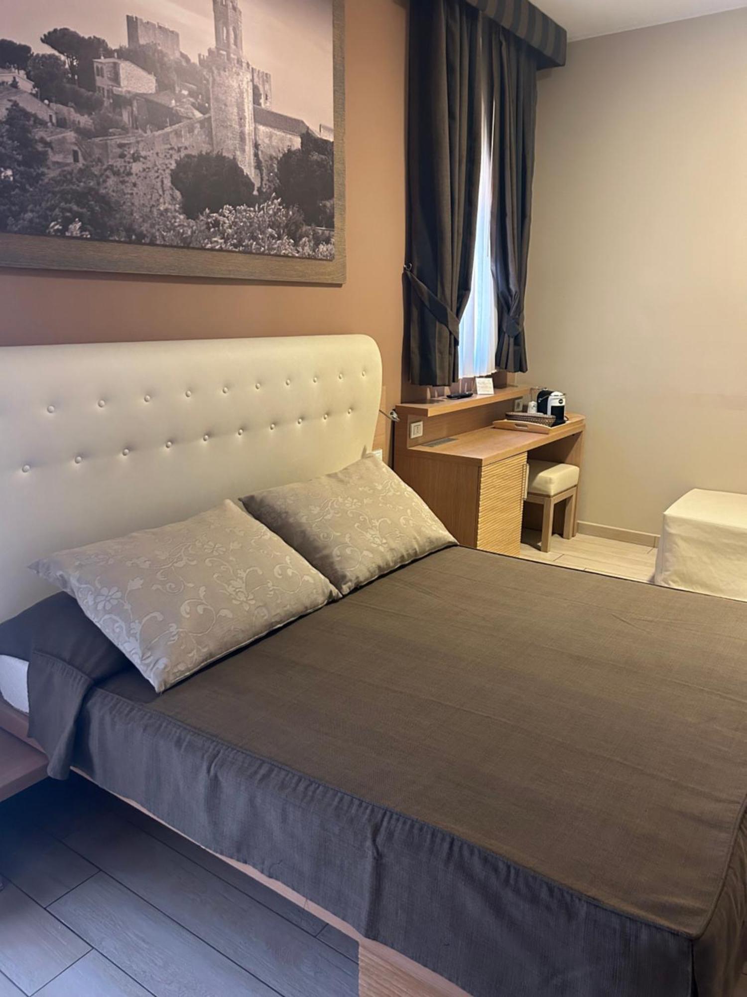 Double Room,1559670346:JPEG