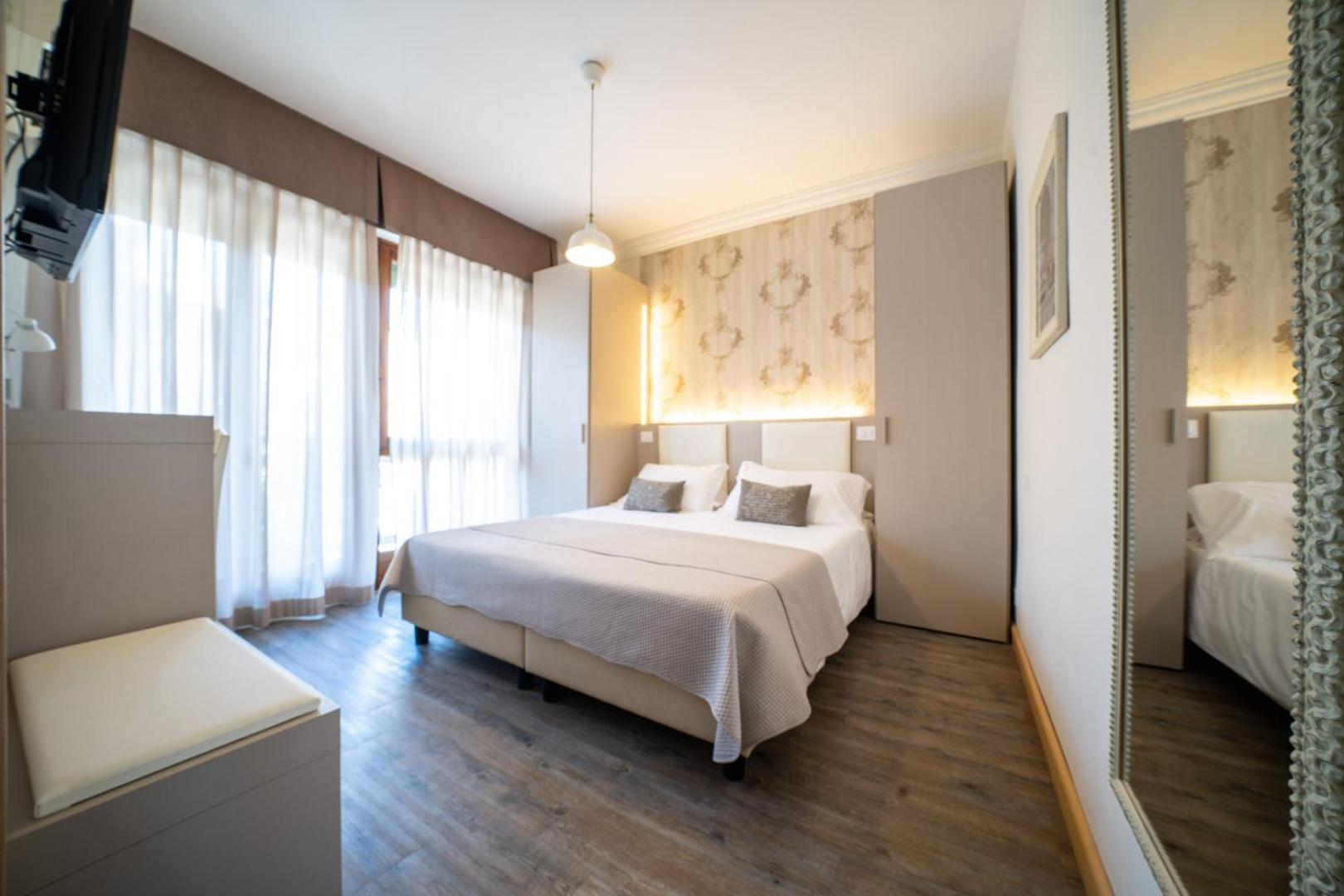 Deluxe Double Room Balcony,1591499514:JPEG