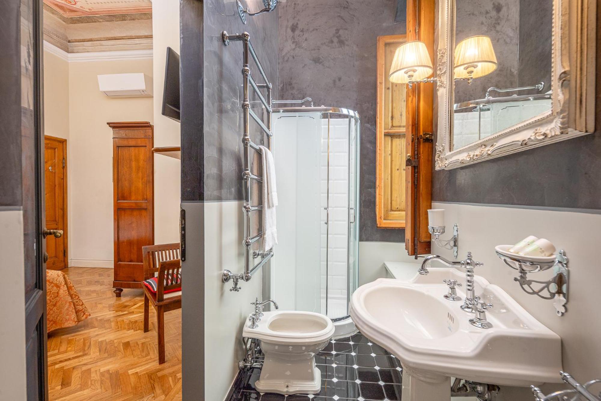 Two-Bedroom Suite,1563264829:JPEG