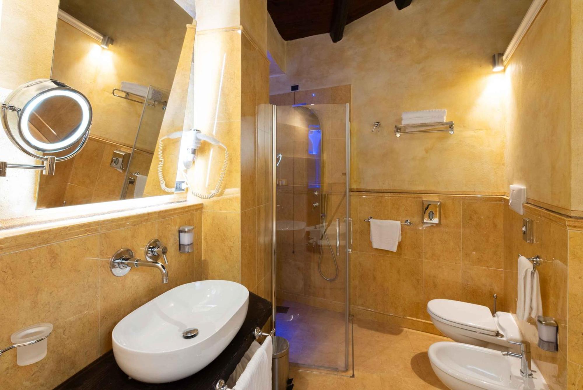 Queen Suite Spa Bath