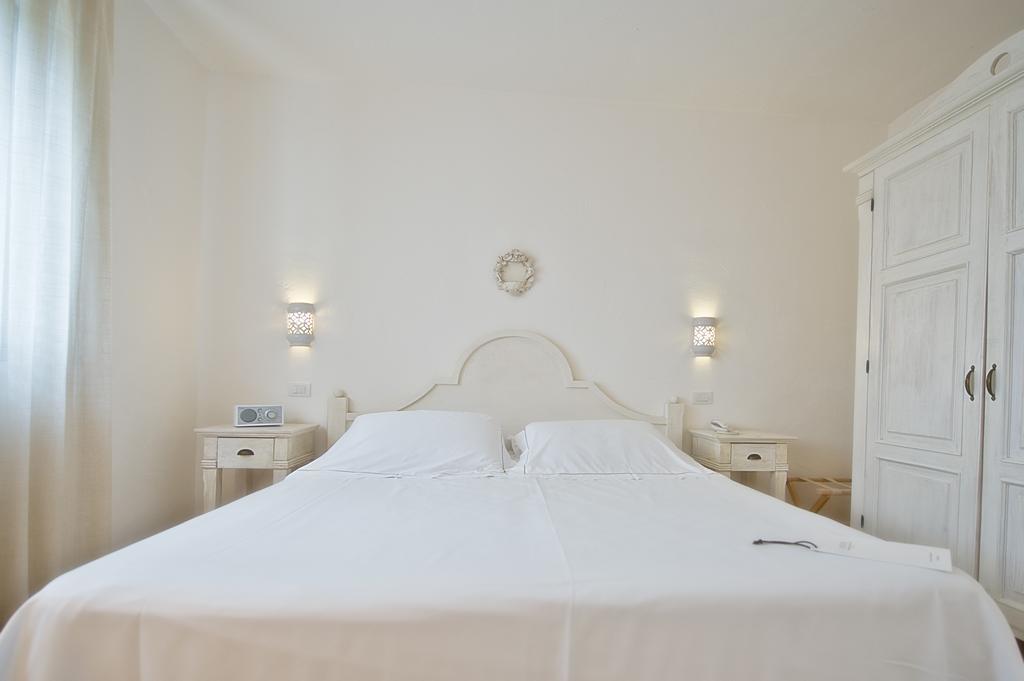 Deluxe Queen or Twin Room