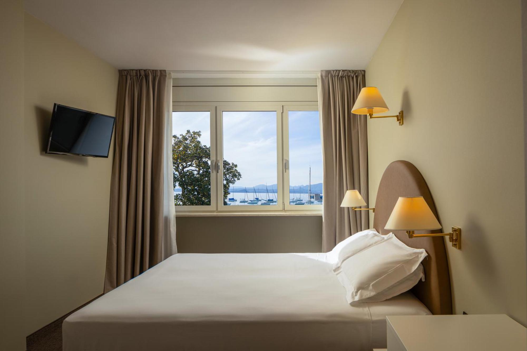 Comfort Tweepersoonskamer met 1 of 2 Bedden en Uitzicht op het Meer