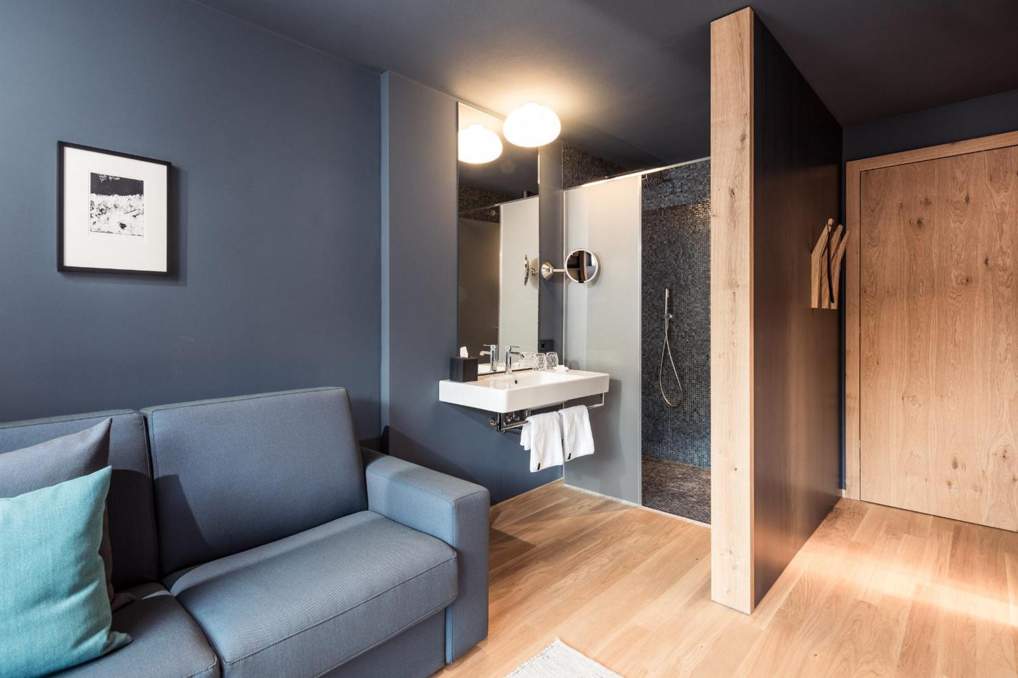 Deluxe Double Room with Balcony,1566935183:JPEG
