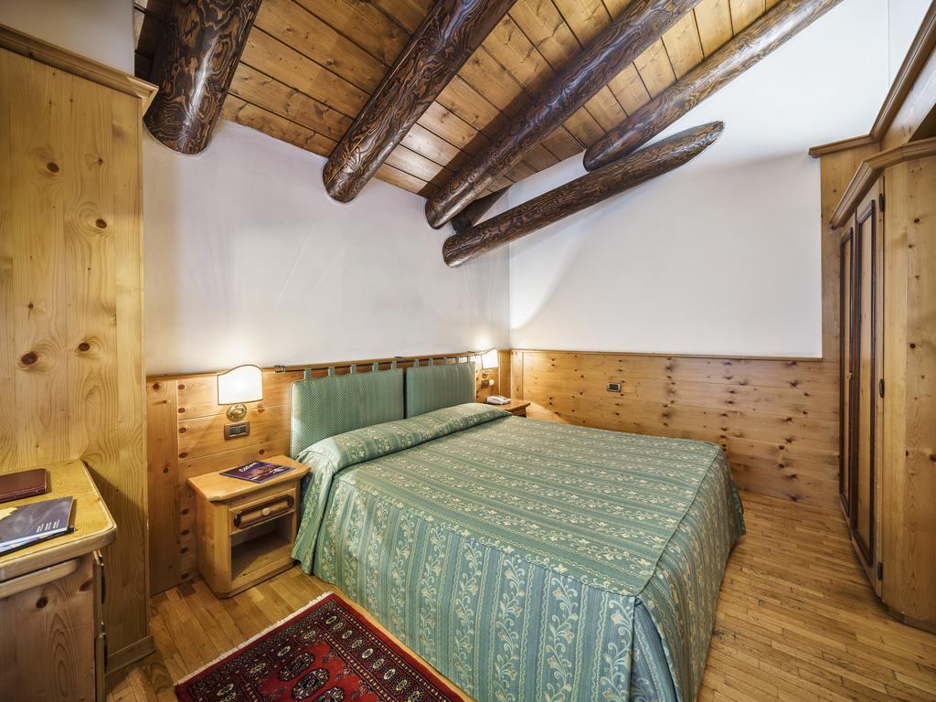 Standard Double or Twin Room with Balcony and Mountain View