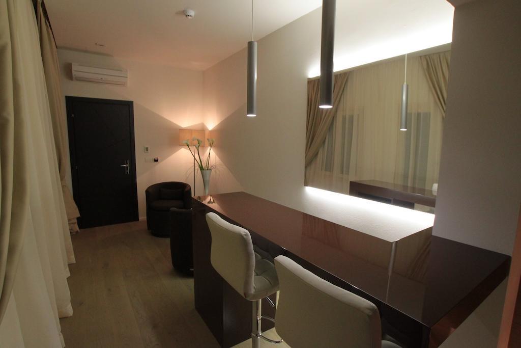Suite with Spa Bath,157018797:JPEG