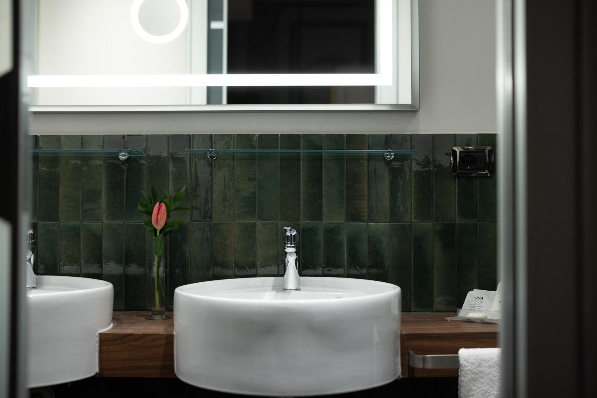 Superior Queen Room,1571276822:JPEG