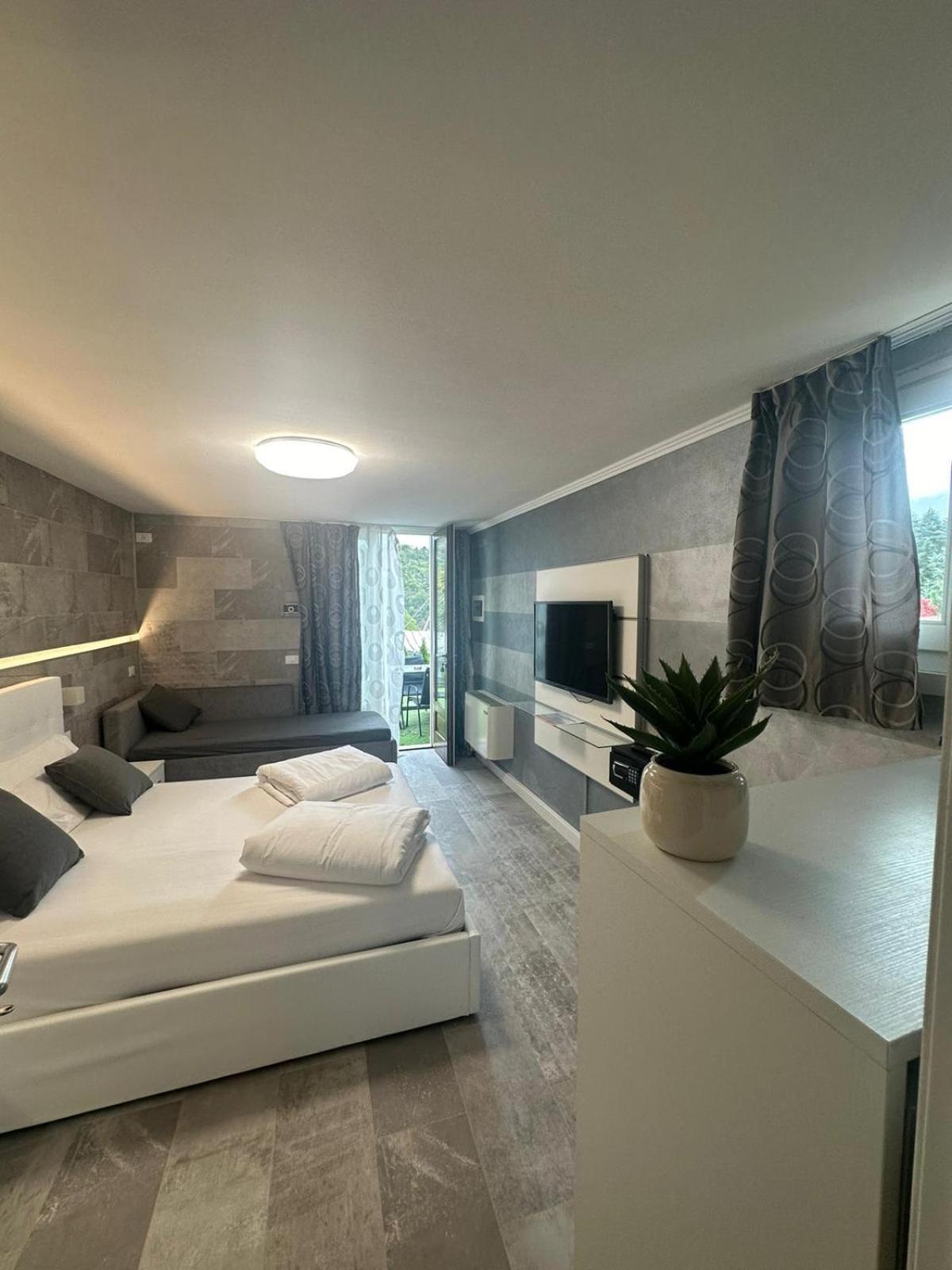 Triple Room Terrace
