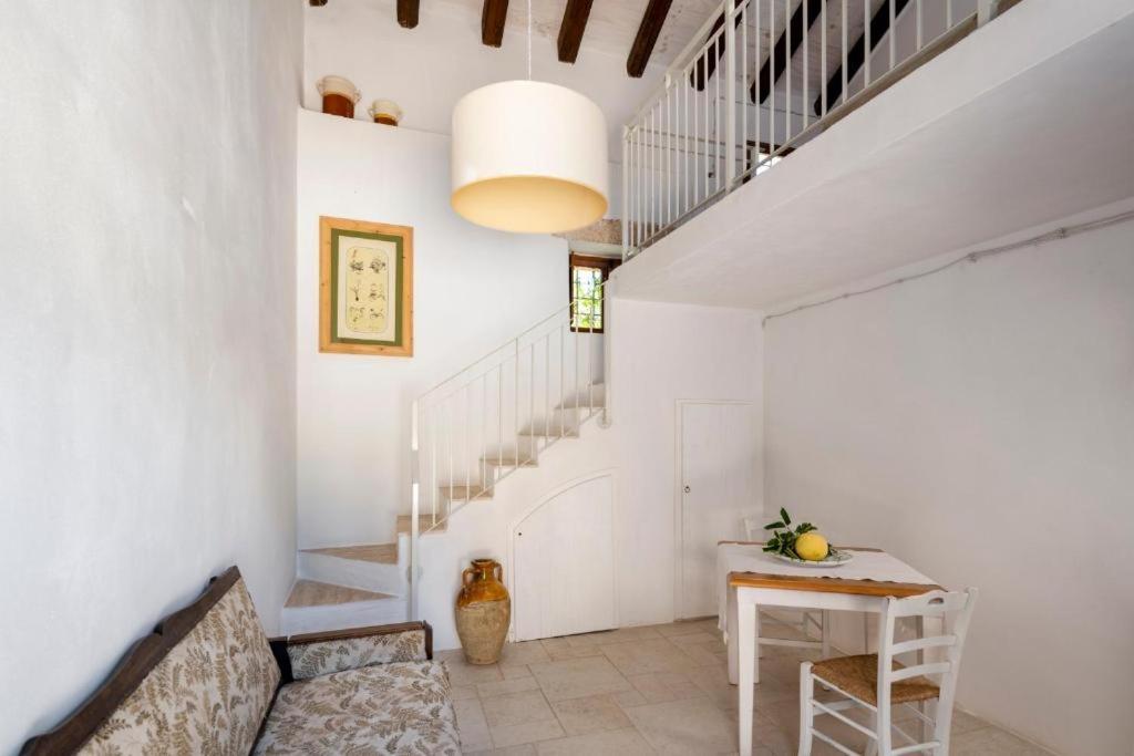 Maisonette,1571344391:JPEG