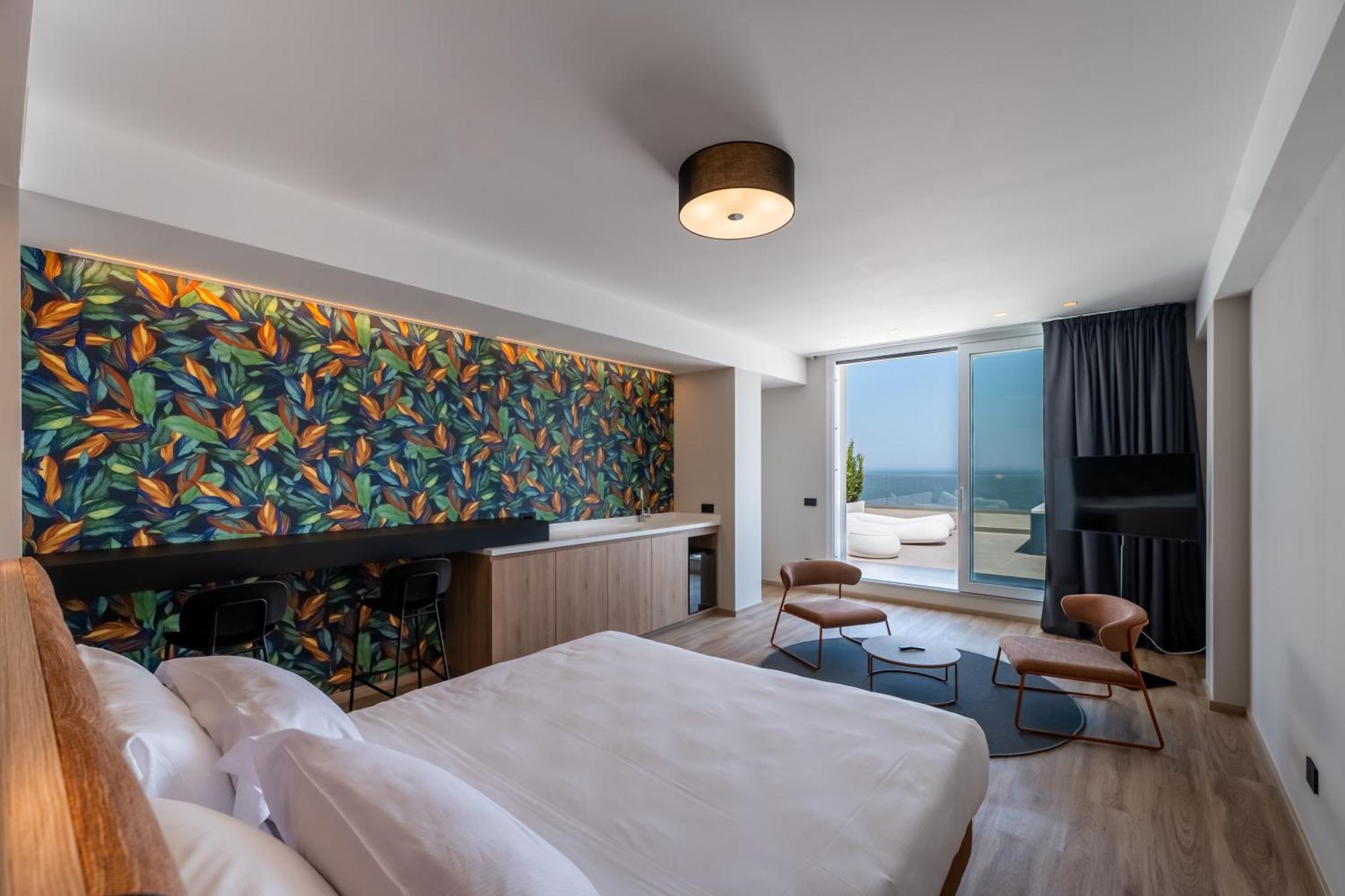 Panoramic Suite with Terrace and Hot Tub - Sea Front