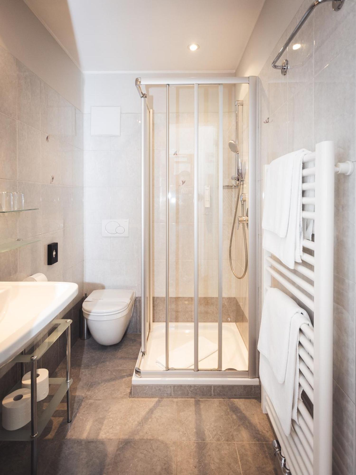 Standard Double Room,1499741824:JPEG