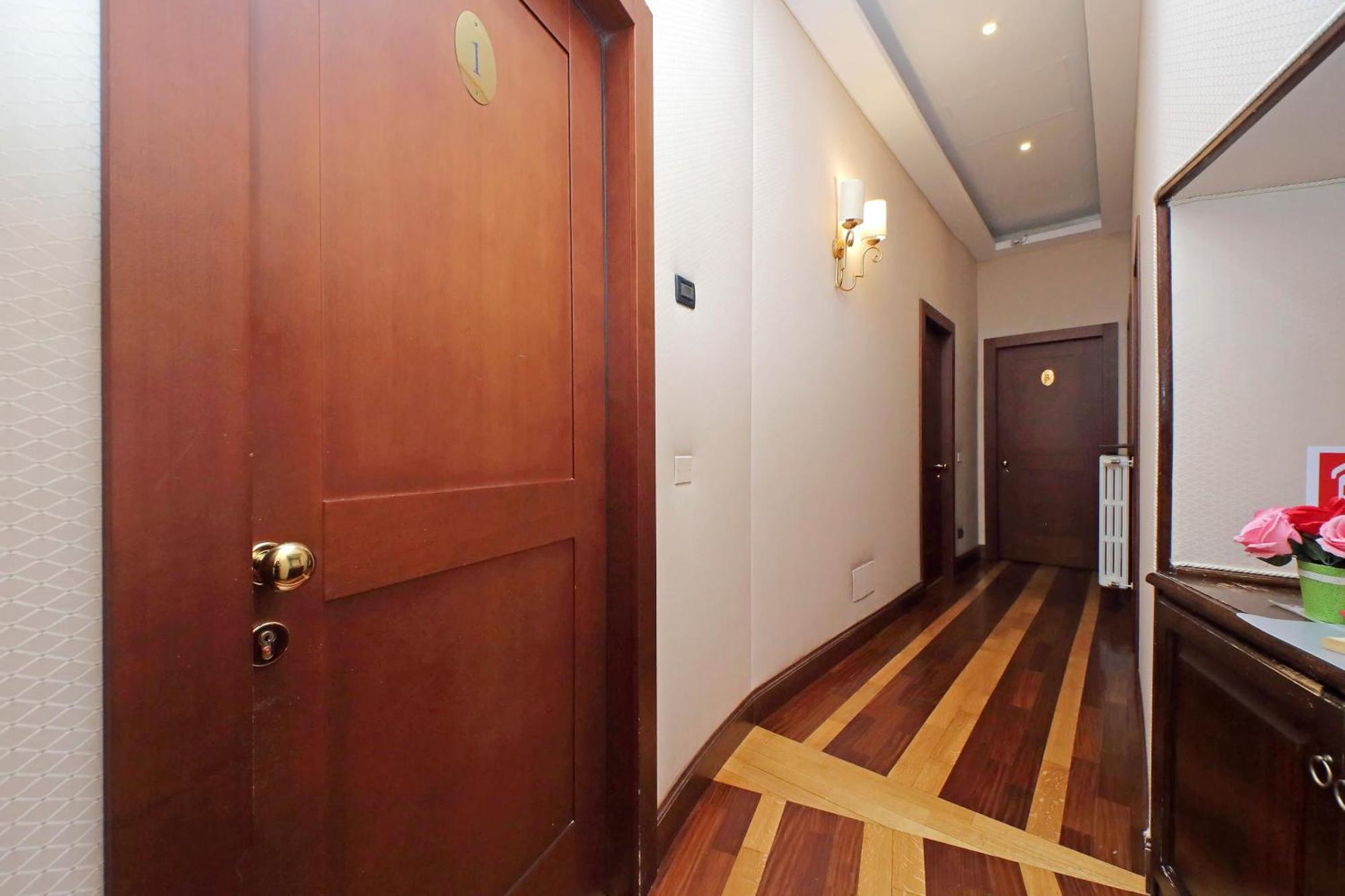 Double Room Private External Bathroom,1576774457:JPEG