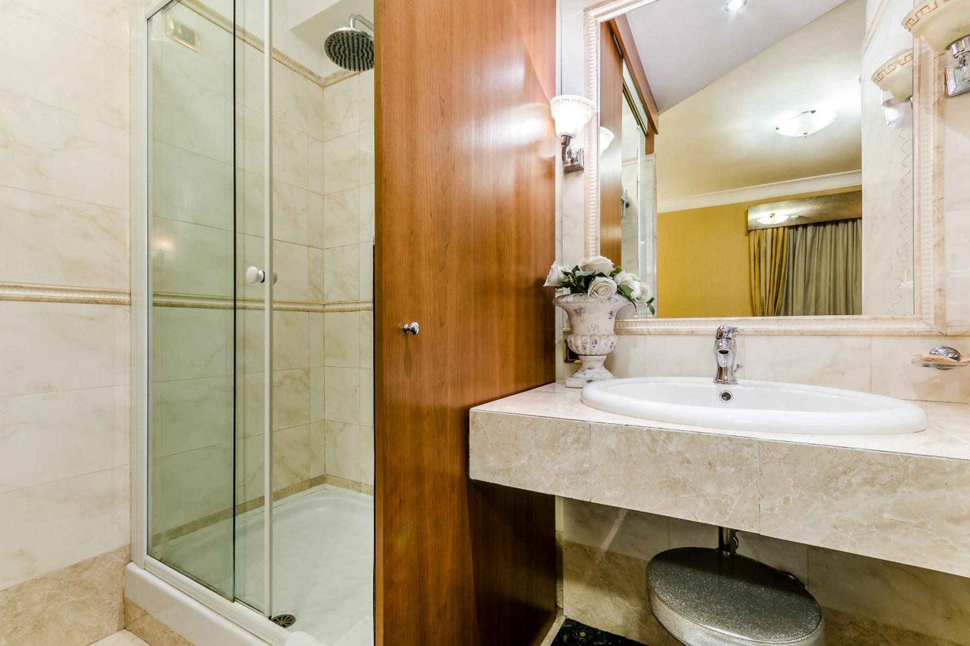 Family Room Private Bathroom