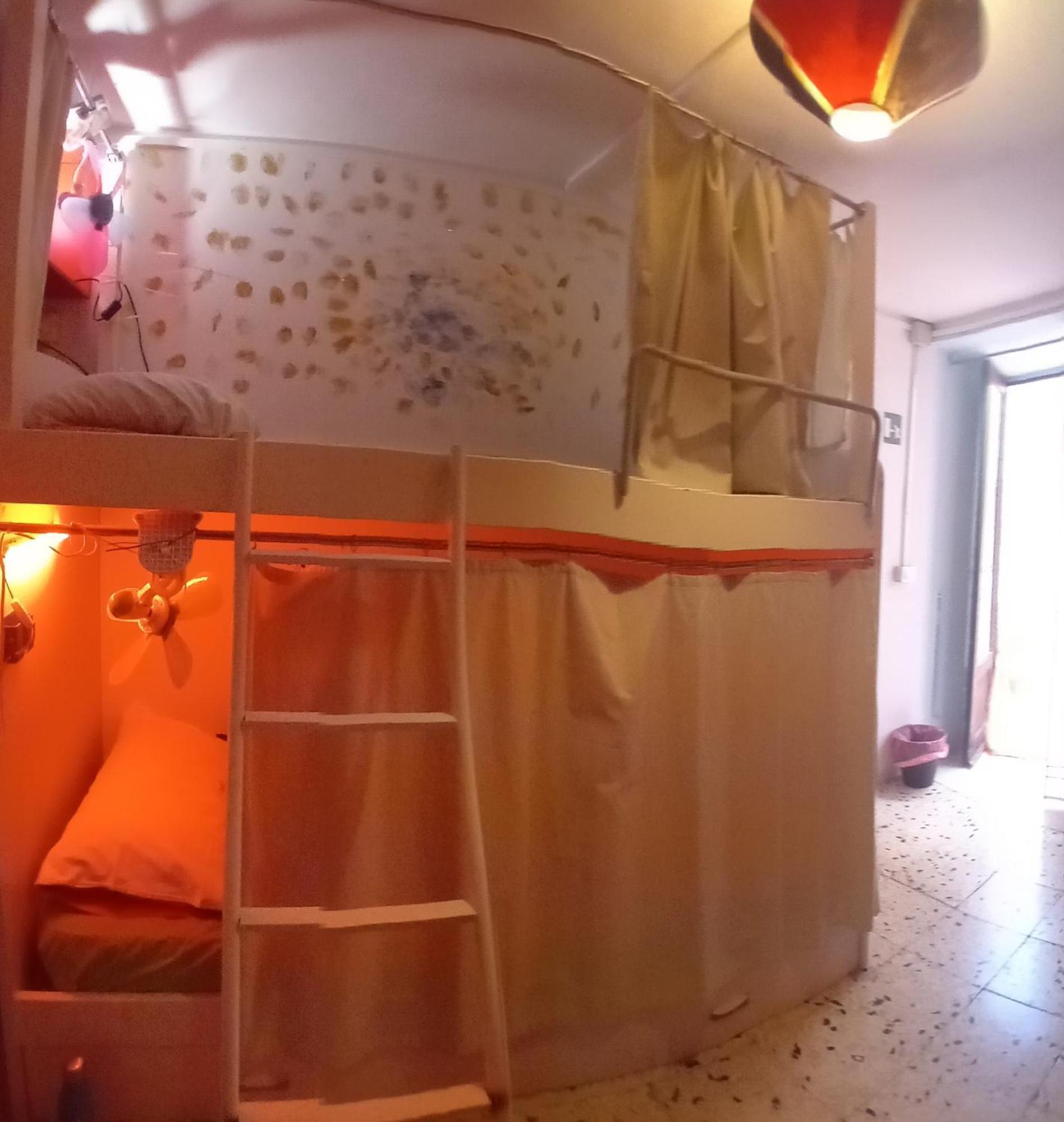 Łóżko w pokoju wieloosobowym dla 6 osób