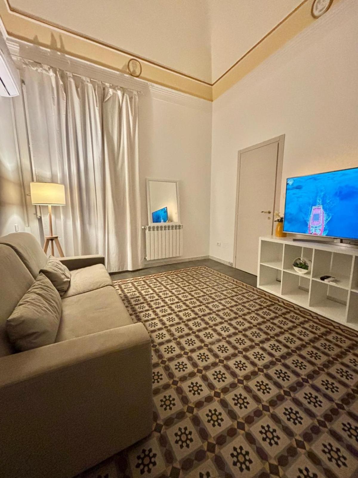 Family Room with Terrace,1582486493:JPEG