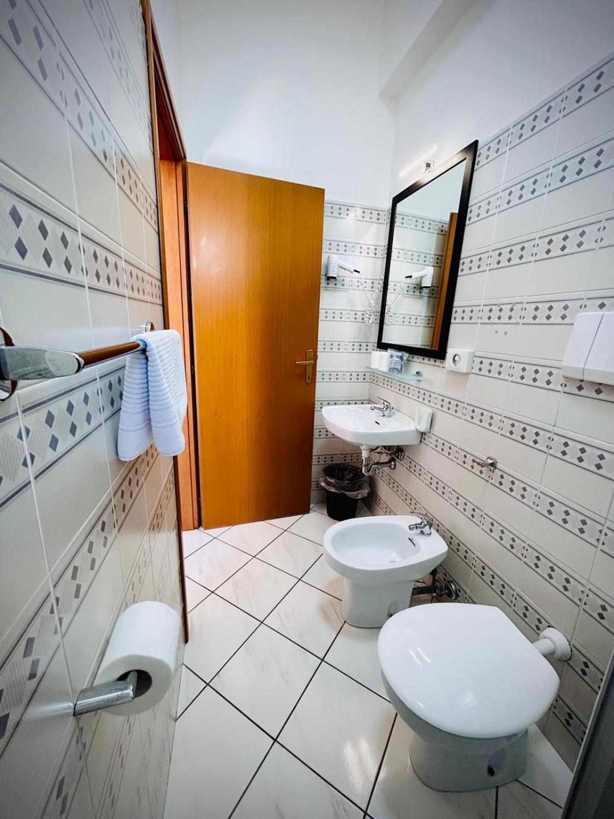 Double Room,1583072941:JPEG