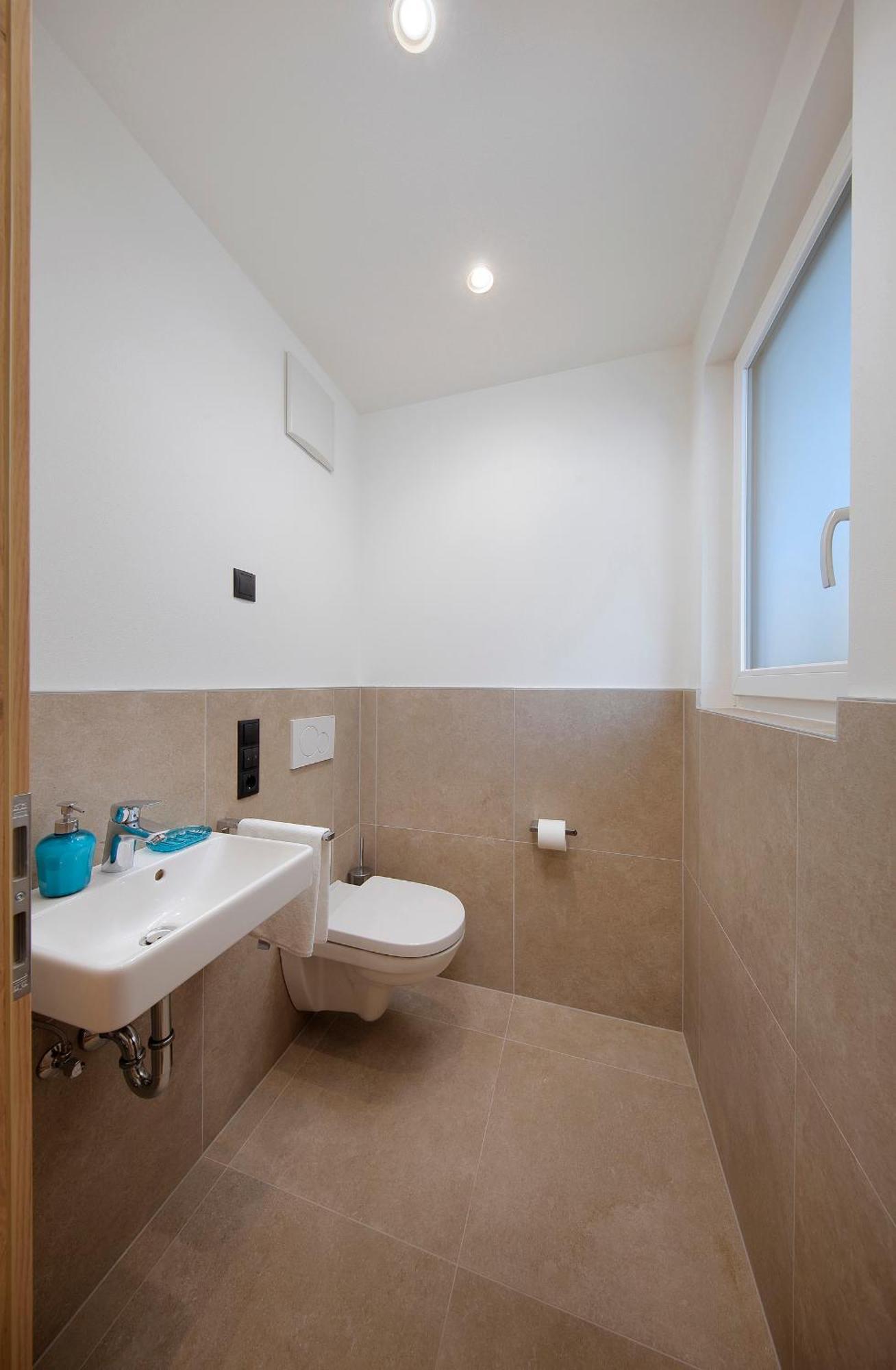 Appartamento con 3 Camere da Letto e Vista Montagna