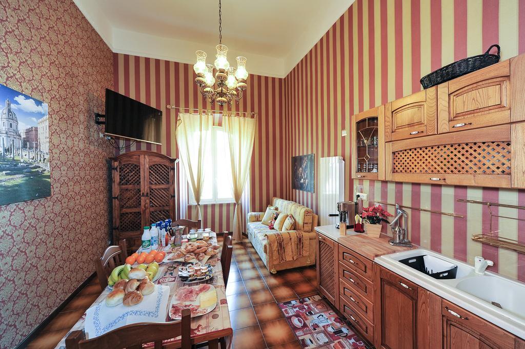 Pokój z 2 łóżkami pojedynczymi i prywatną łazienką poza pokojem
